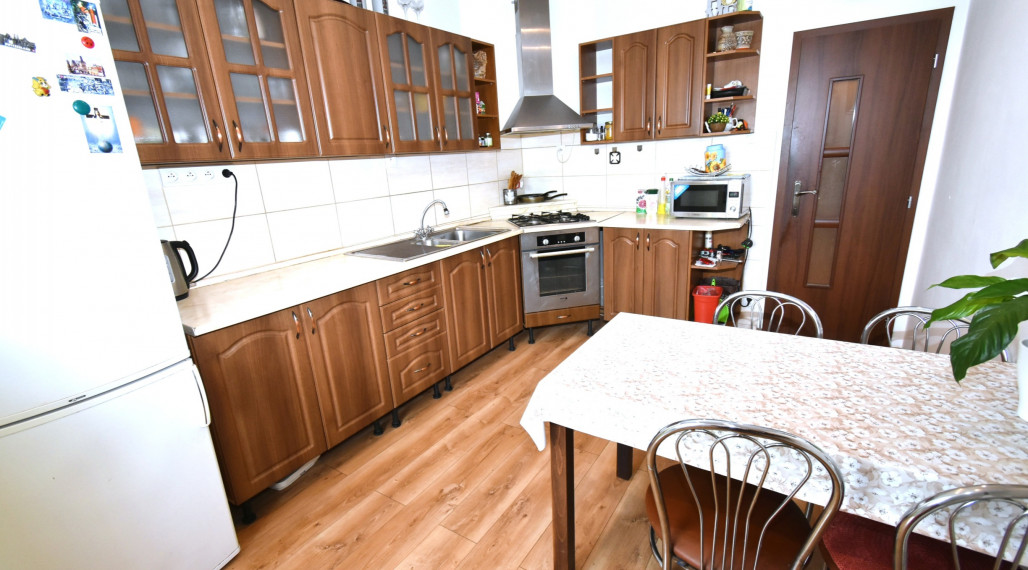 REZERVOVANÉ -Na predaj 3 izbový byt v centre mesta s novou lodžiou, Dubnica nad Váhom, Centrum II