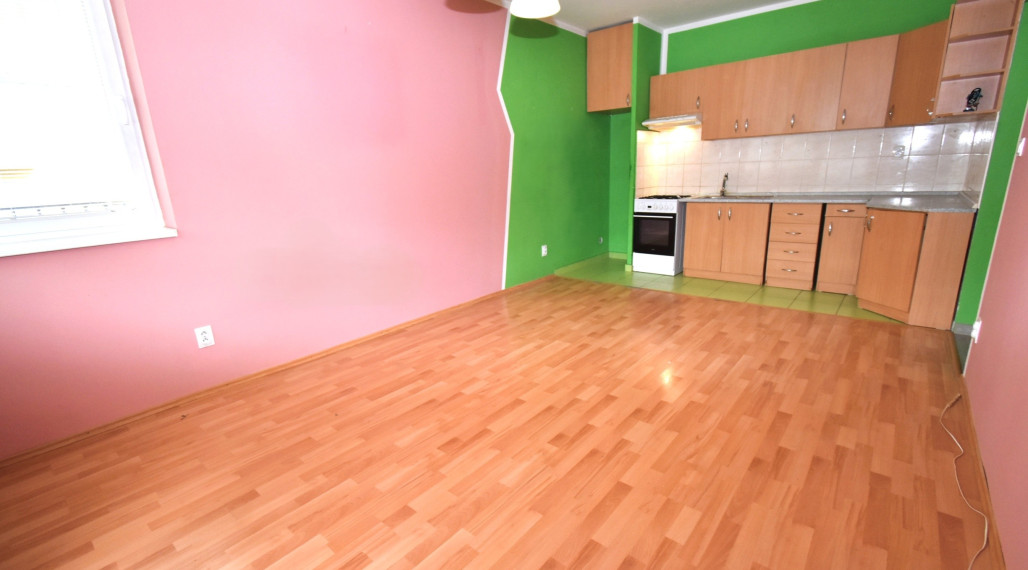 REZERVOVANÉ -Na predaj 2 izbový byt s kuchynským kútom, 41 m2, Trenčianska Teplá