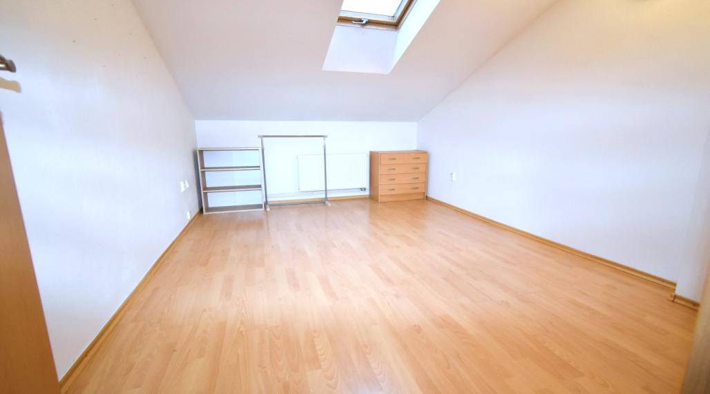 Na prenájom kancelársky priestor blízko centra mesta, 14 m2, Trenčín, ul. Piaristická