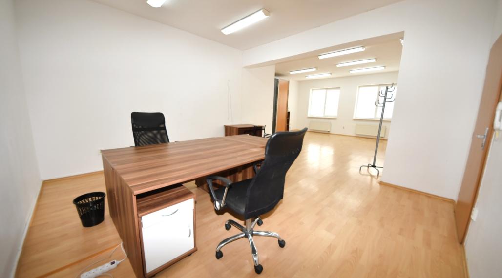 Na prenájom klimatizovaný kancelársky priestor blízko centra mesta, 50 m2, Trenčín, ul. Piaristická