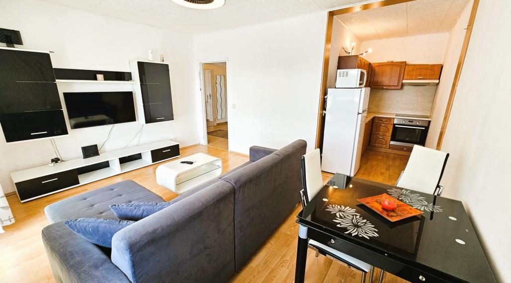 Na predaj zariadený 2 izbový byt s lodžiou, Trenčín, Žilinská