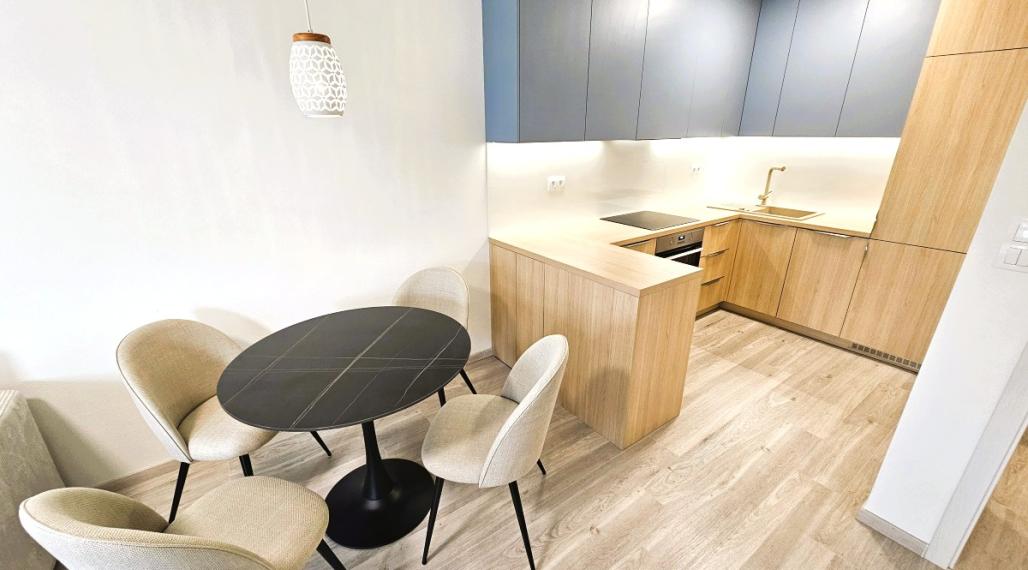 Na prenájom 2 izbový byt s lodžiou a park. miestom, Trenčín, Na pažiti