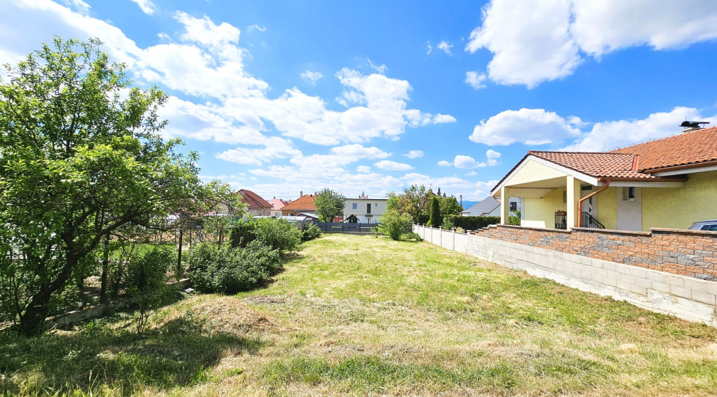 Building land for sale with project and permit, 607 m2, Trenčianska Turná