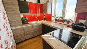 Na predaj 3-izbový byt s balkónom, lodžiou, klimatizáciou a parkovaním – Trenčín, Bavlnárska