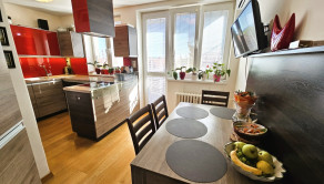 Na predaj 3-izbový byt s balkónom, lodžiou, klimatizáciou a parkovaním – Trenčín, Bavlnárska