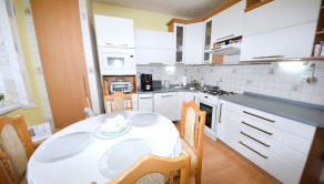 Na predaj veľký 3 izbový byt s lodžiou, 77 m2, Trenčín, Halalovka