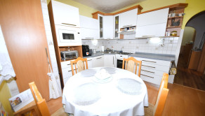 Na predaj veľký 3 izbový byt s lodžiou, 77 m2, Trenčín, Halalovka