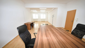 Na prenájom klimatizovaný kancelársky priestor blízko centra mesta, 50 m2, Trenčín, ul. Piaristická
