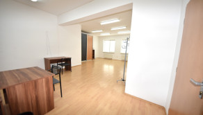 Na prenájom klimatizovaný kancelársky priestor blízko centra mesta, 50 m2, Trenčín, ul. Piaristická