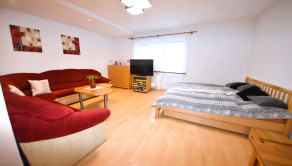 Na predaj veľký 2 izbový byt s garážou a záhradou, Dubnica nad Váhom