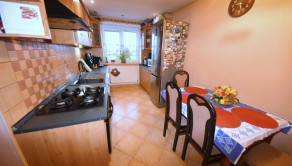 Na predaj veľký 2 izbový byt s garážou a záhradou, Dubnica nad Váhom