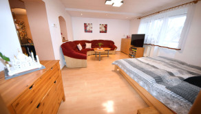 Na predaj veľký 2 izbový byt s garážou a záhradou, Dubnica nad Váhom