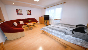 Na predaj veľký 2 izbový byt s garážou a záhradou, Dubnica nad Váhom