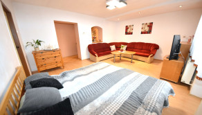 Na predaj veľký 2 izbový byt s garážou a záhradou, Dubnica nad Váhom