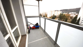Na predaj veľký 2 izbový byt s balkónom, 57 m2, Nová Dubnica, ul. SNP