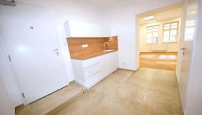 Na prenájom kancelária, komerčný priestor v centre, Trenčín, 65 m2, Mierové námestie