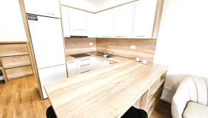 Na prenájom 2 izbový byt s balkónom a park. miestom, Trenčín, Rulandská