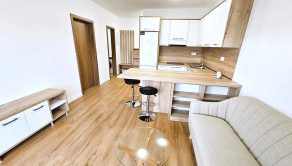 Na prenájom 2 izbový byt s balkónom a park. miestom, Trenčín, Rulandská