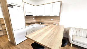 Na prenájom 2 izbový byt s balkónom a park. miestom, Trenčín, Rulandská