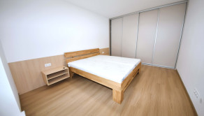 Na prenájom 2 izbový byt s balkónom a park. miestom, Trenčín, Kožušnícka