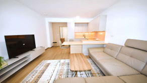 Na prenájom 2 izbový byt s balkónom a park. miestom, Trenčín, Kožušnícka