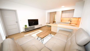 Na prenájom 2 izbový byt s balkónom a park. miestom, Trenčín, Kožušnícka