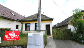 Na predaj | rodinný dom | veľký pozemok | Ivanovce | okres Trenčín | 2346 m2