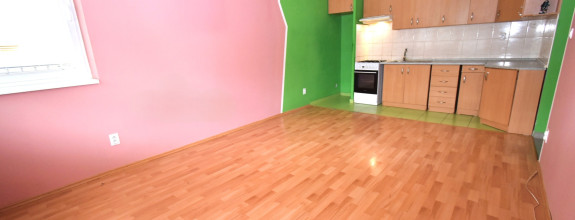 Na predaj 2 izbový byt s kuchynským kútom, 41 m2, Trenčianska Teplá