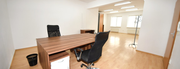 Na prenájom klimatizovaný kancelársky priestor blízko centra mesta, 50 m2, Trenčín, ul. Piaristická