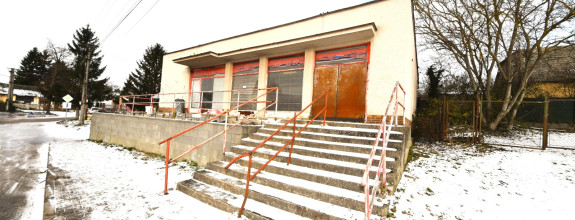 Commercial building with land for sale, in the center of the village, 424 m2, Moravské Lieskové