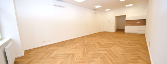 For rent office, commercial space in the center, Trenčín, 65 m2, Mierové námestie