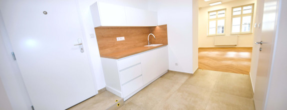 For rent office, commercial space in the center, Trenčín, 38 m2, Mierové námestie