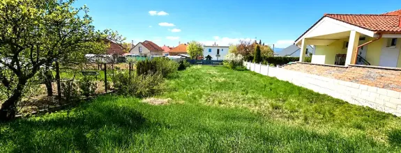 Stavebný pozemok | Trenčianska Turná | projekt | povolenie | 607 m2