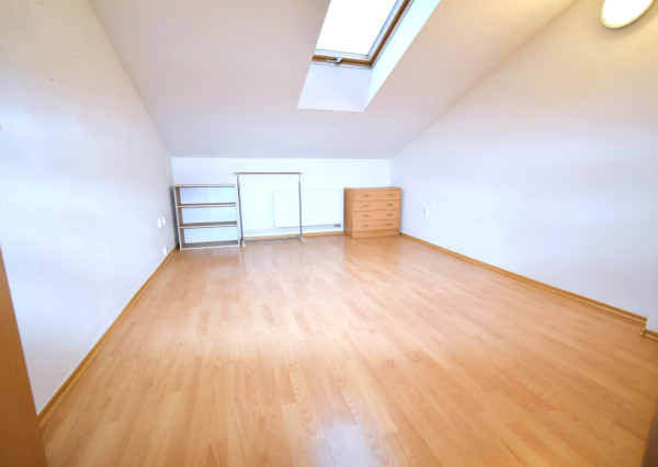 Na prenájom kancelársky priestor blízko centra mesta, 14 m2, Trenčín, ul. Piaristická