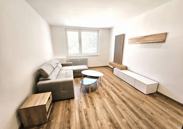 Na prenájom zariadený 3 izbový byt s balkónom, Trenčín, ul. Západná