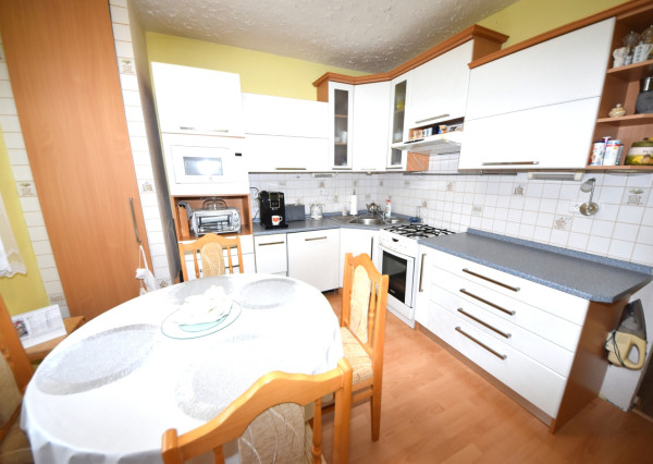 Na predaj veľký 3 izbový byt s lodžiou, 77 m2, Trenčín, Halalovka