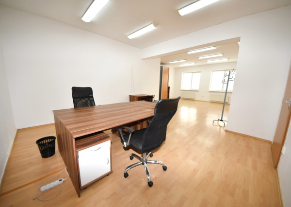 Na prenájom klimatizovaný kancelársky priestor blízko centra mesta, 50 m2, Trenčín, ul. Piaristická