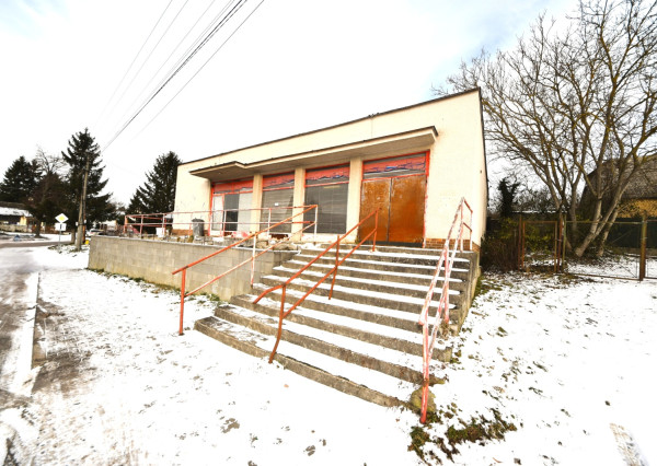 Na predaj komerčná budova s pozemkom, v centre obce, 424 m2, Moravské Lieskové
