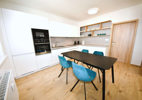 Na predaj 2 izbový byt s garážou v novostavbe, Trenčín, 72 m2, rezidencia Zlatovská