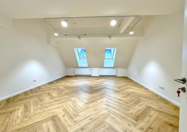 Na prenájom kancelária, komerčný priestor v centre, Trenčín, 79 m2, Mierové námestie