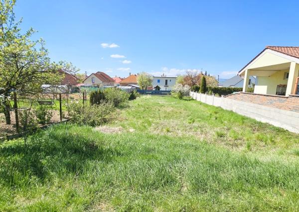 Na predaj stavebný pozemok s projektom a povolením, 607 m2,Trenčianska Turná