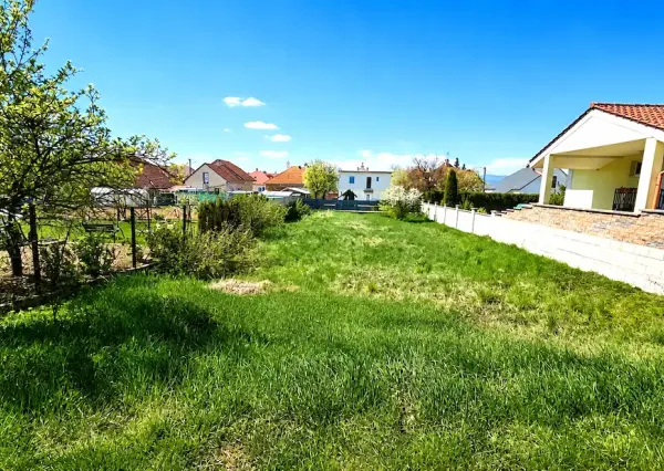 Stavebný pozemok | Trenčianska Turná | projekt | povolenie | 607 m2