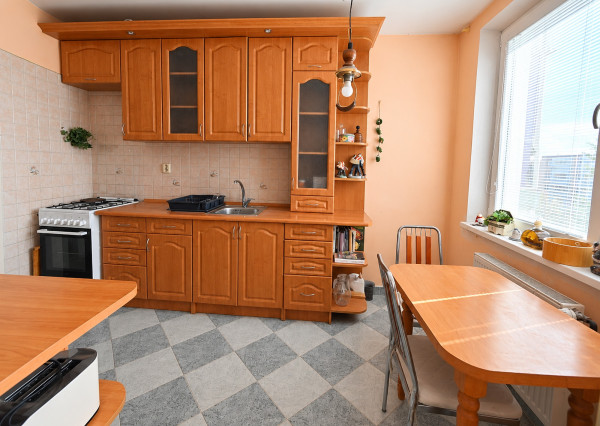 Na predaj | 3 izbový byt | Trenčín | Novomeského | 70 M2