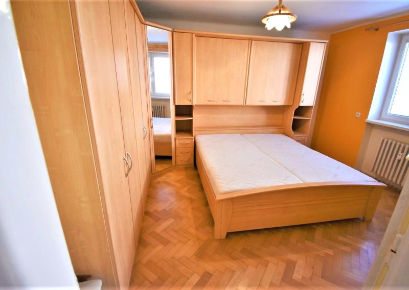 Na prenájom 2 izbový byt v centre s lodžiou, Trenčín, ul. Inovecká - Na prenájom 2 izbový byt v centre s lodžiou, Trenčín, ul. Inovecká