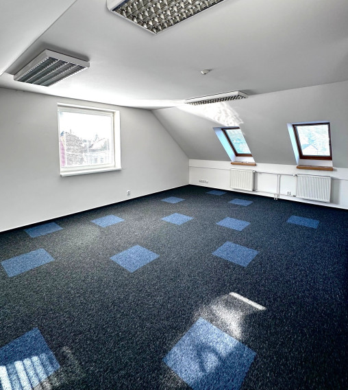 Na prenájom kancelársky priestor blízko centra mesta, 65 m2, Trenčín, ul. Piaristická - Na prenájom kancelársky priestor blízko centra mesta, 65 m2, Trenčín, ul. Piaristická