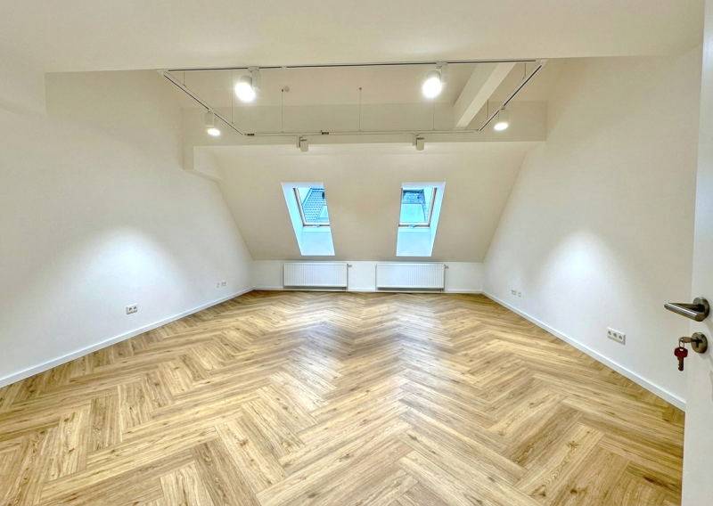 Na prenájom kancelária, komerčný priestor v centre, Trenčín, 79 m2, Mierové námestie - Na prenájom kancelária, komerčný priestor v centre, Trenčín, 79 m2, Mierové námestie