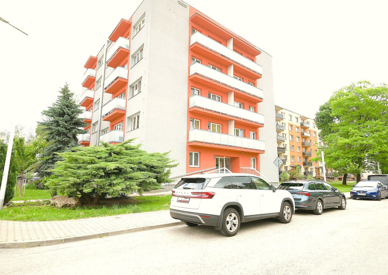 REZERVOVANÉ - Na predaj | 4 izbový byt | 2 balkóny | Nemšová | 101 m2 - Na predaj | 4 izbový byt | 2 balkóny | Nemšová | 101 m2