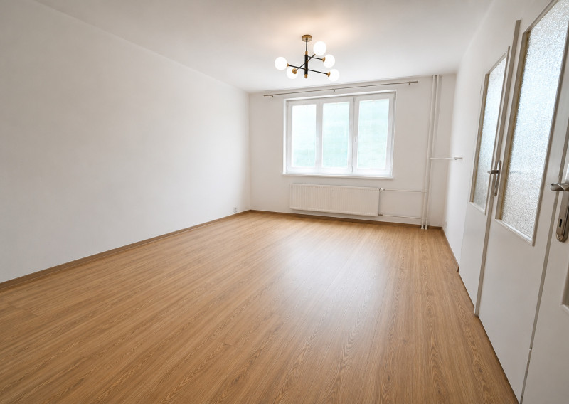 PRENAJATÉ -Na prenájom | 4 izbový byt | lodžia | Sihoť | Trenčín - Na prenájom | 4 izbový byt | lodžia | Sihoť | Trenčín